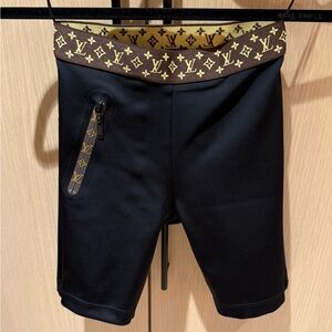 🌟 Louis Vuitton Black Shorts Knee-Length size 34 / XS 🌟